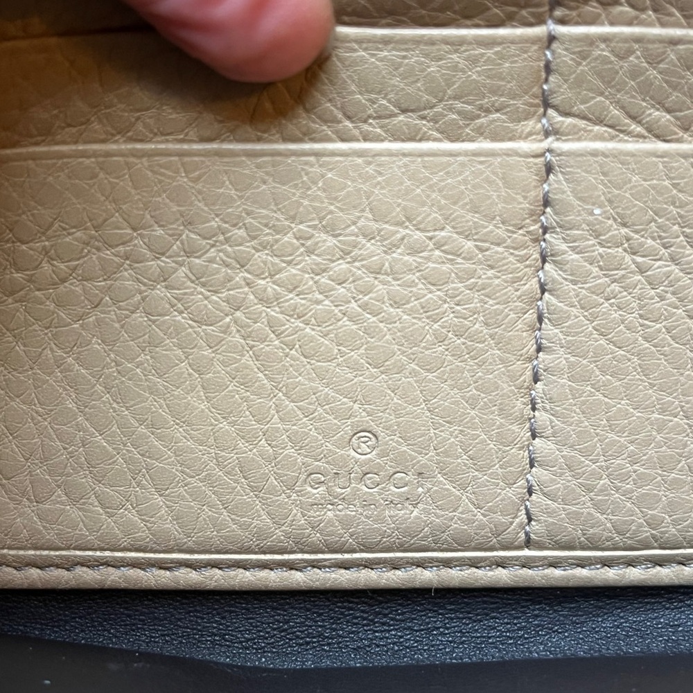 Gucci Soho Beige Leather Zip Around Wallet Tassel Logo Authentic 308364 Gifting - Picture 4 of 16